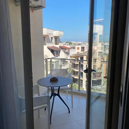 Zio Libero アパート ドゥラス